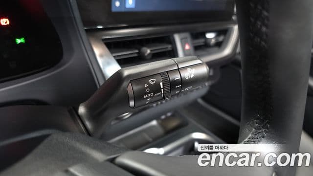 Lexus UX300h 2024 — ფოტო 18/20