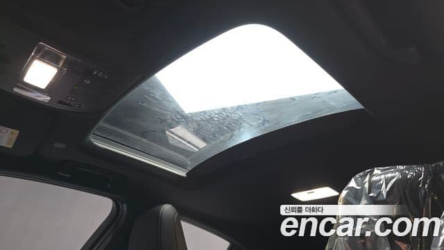 Lexus UX300h 2024 — ფოტო 19/20