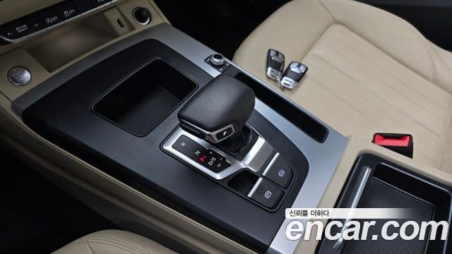 Audi Q5 2022 — Şəkil 9/20