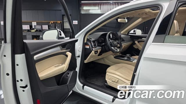 Audi Q5 2022 — Şəkil 10/20
