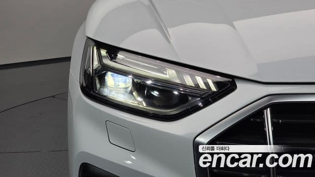 Audi Q5 2022 — Şəkil 15/35