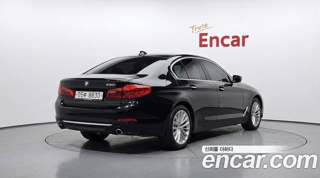 BMW 5 Series 2019 — ფოტო 2/20