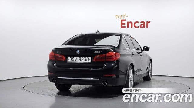 BMW 5 Series 2019 — ფოტო 4/20