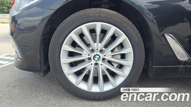 BMW 5 Series 2019 — ფოტო 5/20