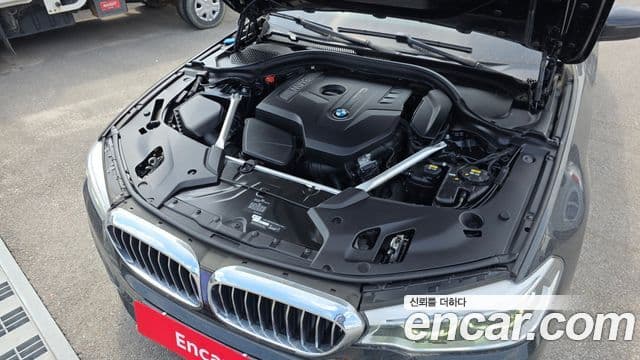 BMW 5 Series 2019 — ფოტო 6/20