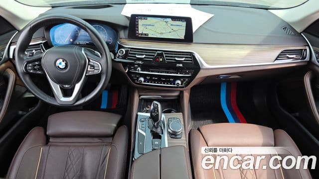 BMW 5 Series 2019 — ფოტო 7/20