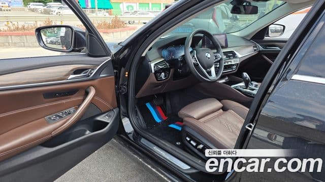 BMW 5 Series 2019 — ფოტო 10/20