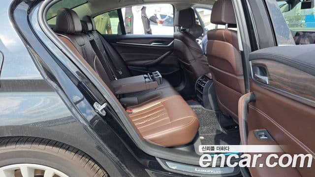 BMW 5 Series 2019 — ფოტო 12/20