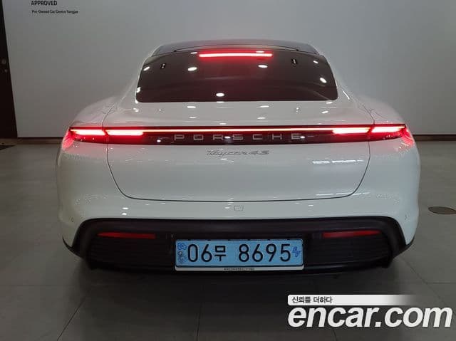Porsche Taycan 2022 — Photo 12/20