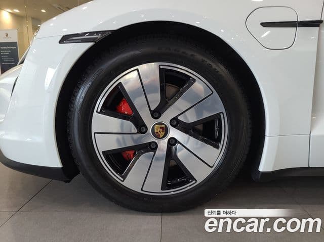 Porsche Taycan 2022 — Photo 5/20