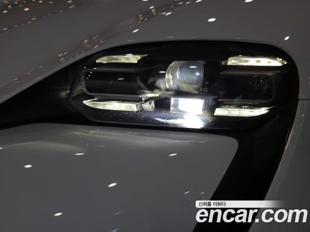 Porsche Taycan 2022 — Photo 17/20