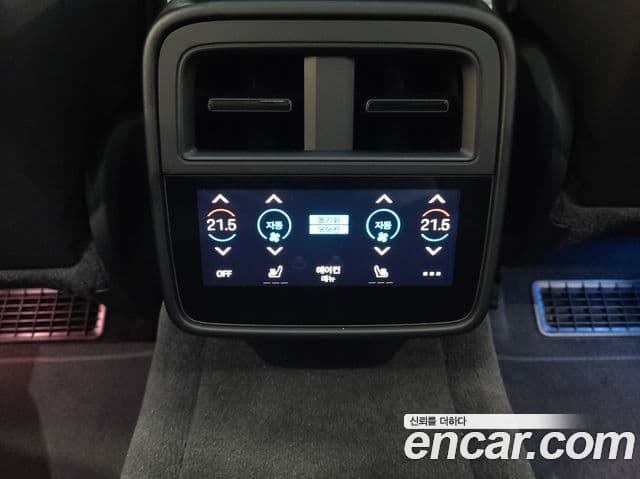 Porsche Taycan 2022 — Photo 1/20