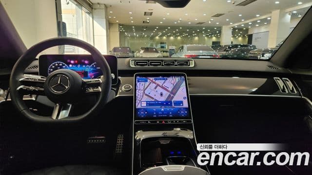 Mercedes-Benz S-Class 2025 — Photo 17/20