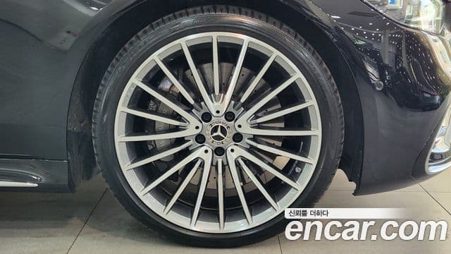 Mercedes-Benz S-Class 2025 — Photo 4/20