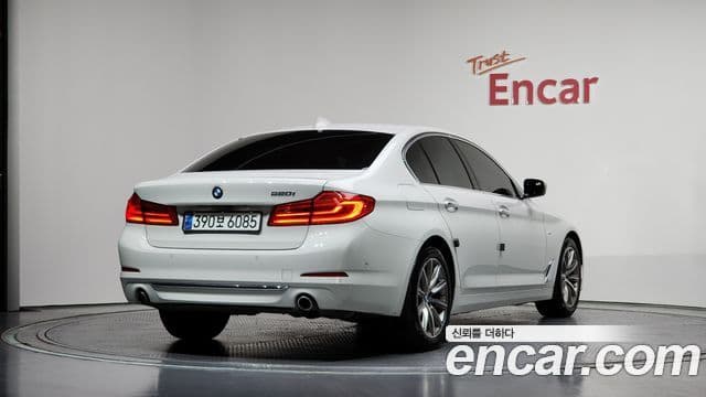 BMW 5 Series 2018 — ფოტო 2/20