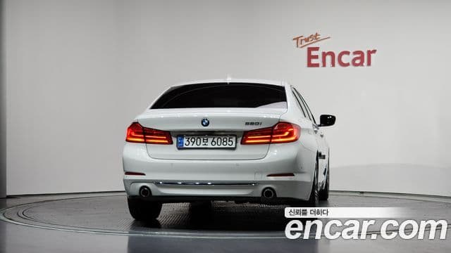 BMW 5 Series 2018 — ფოტო 4/20