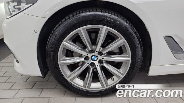 BMW 5 Series 2018 — ფოტო 5/20