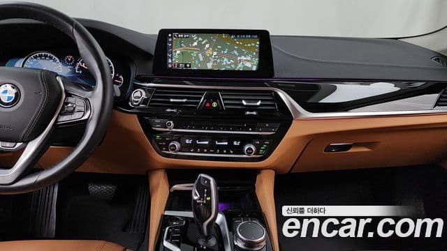 BMW 5 Series 2018 — ფოტო 14/20