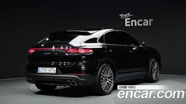 Porsche Cayenne 2023 — ფოტო 1/20