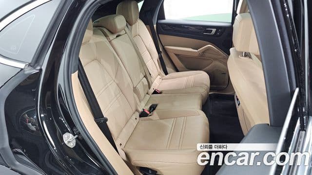 Porsche Cayenne 2023 — ფოტო 10/20
