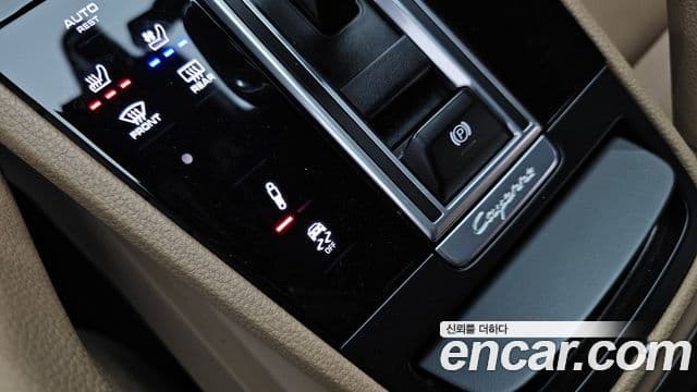 Porsche Cayenne 2023 — ფოტო 16/20