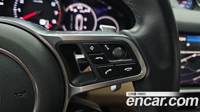 Porsche Cayenne 2023 — ფოტო 18/20