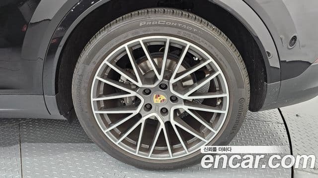 Porsche Cayenne 2023 — ფოტო 20/20