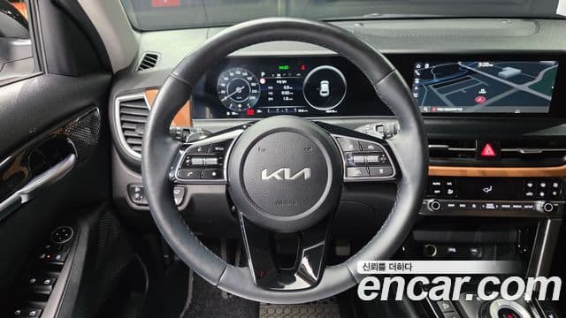 Kia Seltos 2023 — Şəkil 13/20