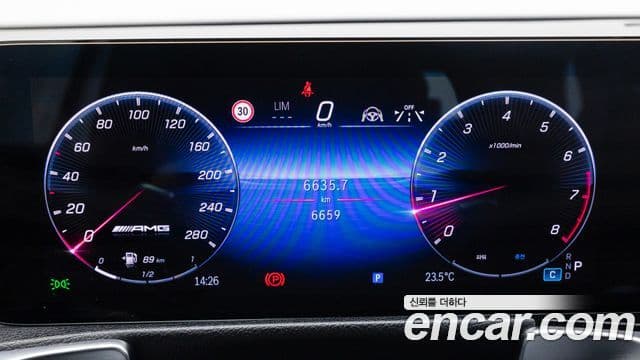Mercedes-Benz GLB-Class 2025 — Фото 7/20