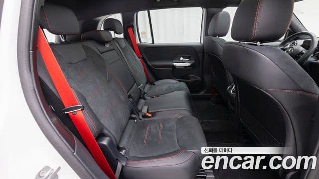 Mercedes-Benz GLB-Class 2025 — Фото 9/20