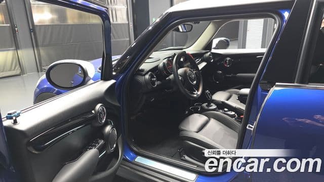 Mini Cooper 2020 — Фото 10/20