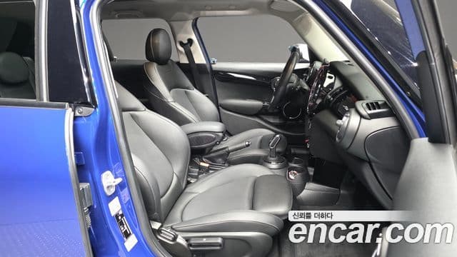 Mini Cooper 2020 — Фото 11/20