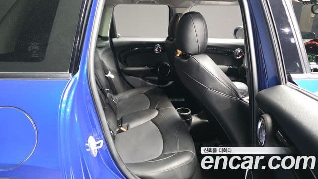 Mini Cooper 2020 — Фото 12/20