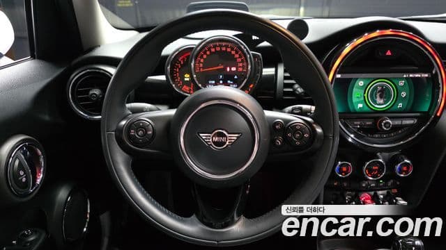 Mini Cooper 2020 — Фото 13/20