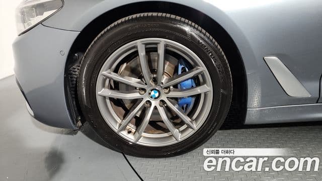 BMW 5 Series 2018 — ფოტო 5/20