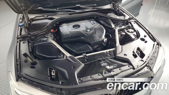 BMW 5 Series 2018 — ფოტო 6/20