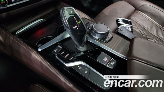BMW 5 Series 2018 — ფოტო 9/20