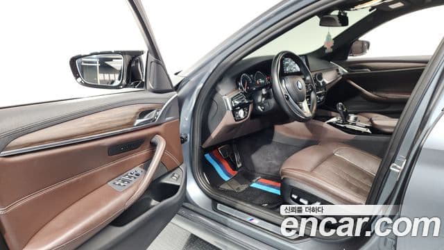 BMW 5 Series 2018 — ფოტო 10/20