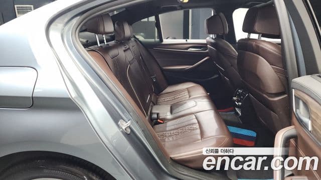 BMW 5 Series 2018 — ფოტო 11/20