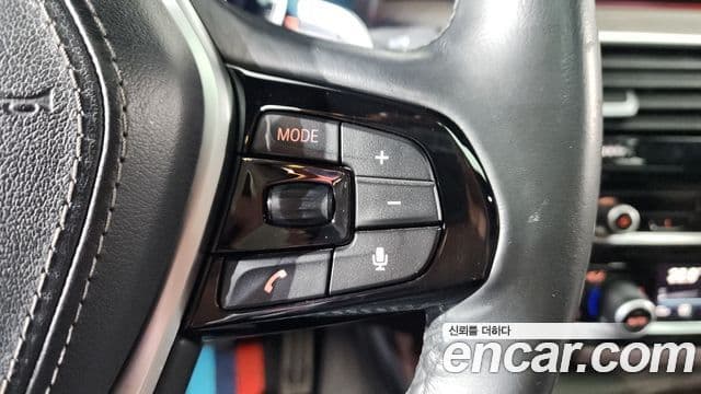 BMW 5 Series 2018 — ფოტო 15/20