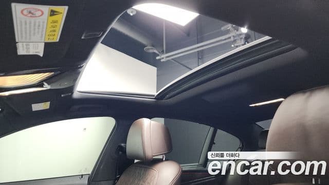 BMW 5 Series 2018 — ფოტო 17/20