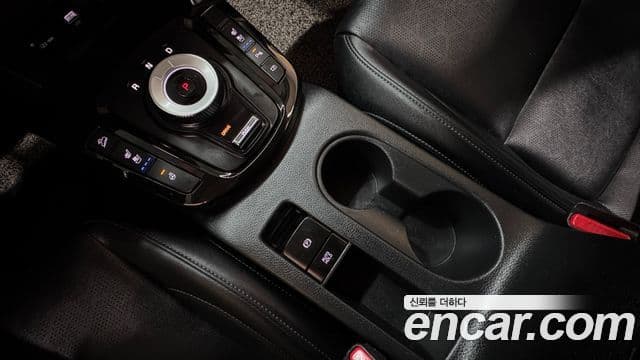 Kia Seltos 2023 — Şəkil 8/20
