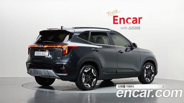 Kia Seltos 2023 — ფოტო 2/20