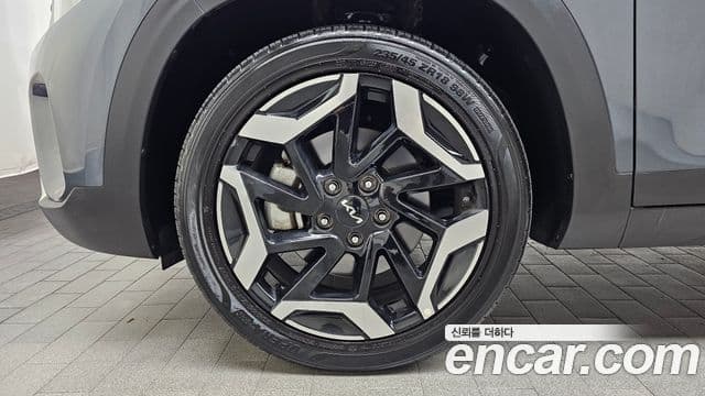 Kia Seltos 2023 — ფოტო 5/20