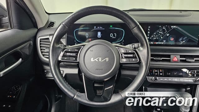 Kia Seltos 2023 — ფოტო 13/20