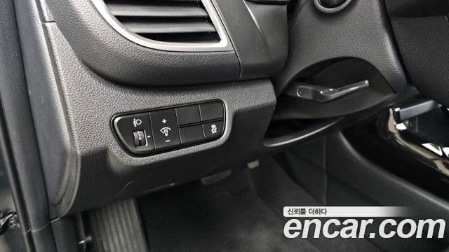 Kia Seltos 2023 — ფოტო 17/20