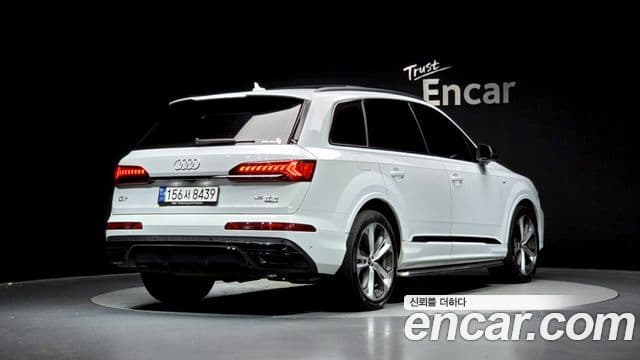 Audi Q7 2023 — ფოტო 2/20
