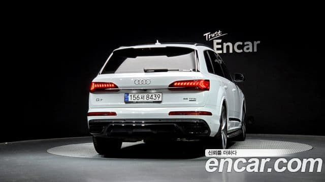 Audi Q7 2023 — ფოტო 4/20