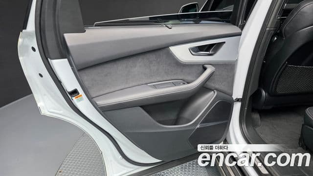 Audi Q7 2023 — Photo 9/39