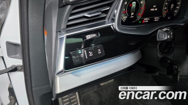 Audi Q7 2023 — Photo 16/39